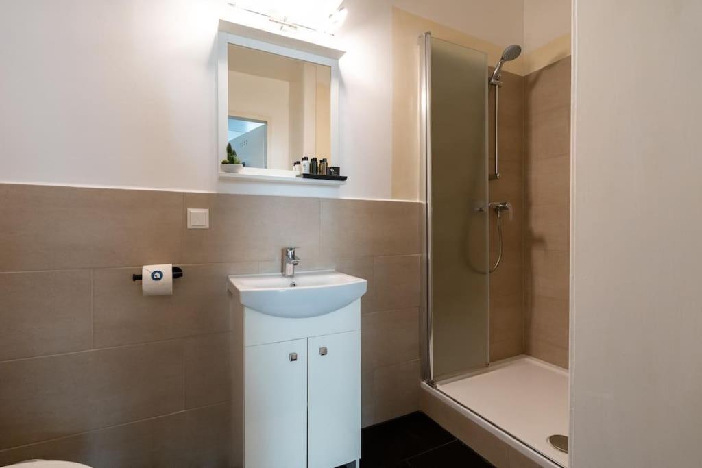 Sleek Studio By City Center By Hm Wien Exterior foto